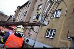 Zásah hasičů u vyvráceného stromu v Ostravě, 17. leden 2022.