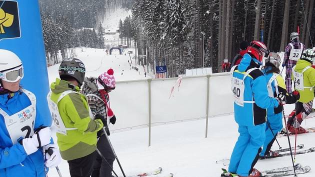 Bílá lákala: lidé závodili a testovali lyže - Novojičínský deník