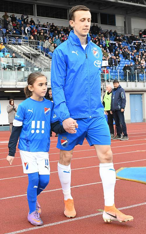 Fotbalisté Baníku Ostrava (v bílém) proti Hradci Králové.