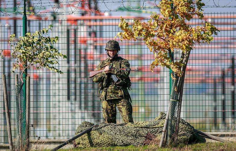 Krajské vojenské velitelství Ostrava v úterý pořádalo mediální den s ukázkami likvidací nepřítele při přepadeních, léčkách, ale i dalších akcích „militantních skupin“ vyslaných k destabilizaci bezpečnostní situace v zemi.