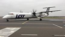 Odletem letounu Dash 8-Q400 polských aerolinií LOT s registrací SP-EQK ve speciálním zbarvení k 100. výročí polského aeroklubu z Ostravy směr Praha odstartovala 11. listopadu před desátou hodinou nová pravidelná linka.