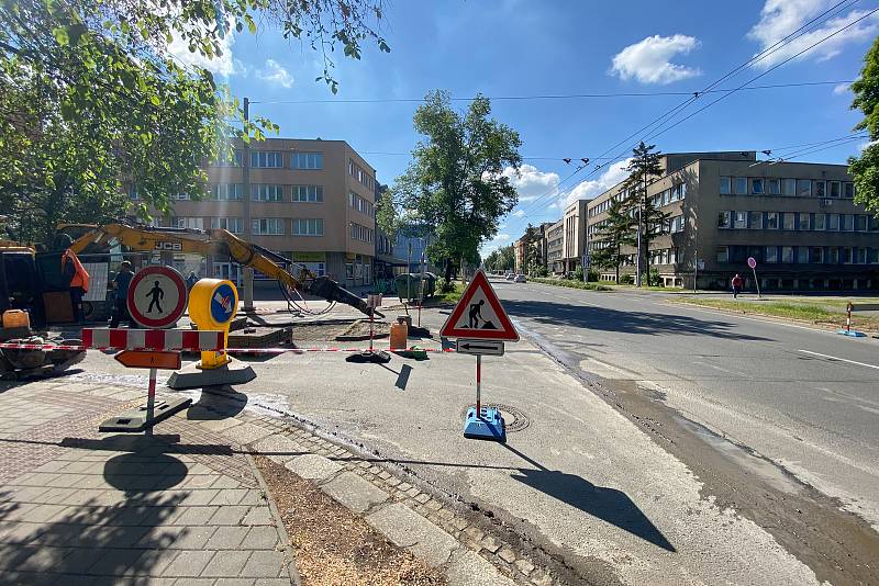 Oprava komunikace ulice Vítězná, 23. května 2022 v Ostravě.