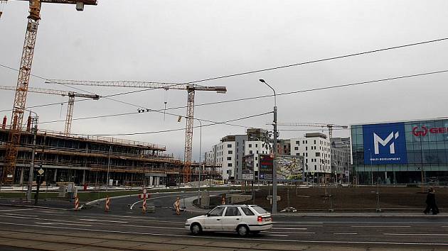 Obchodně-zábavní centrum na Nové Karolině přinese do Ostravy fastfoodové řetězce, které ve městě zatím chyběly. Některé módní značky oblečení však v krajském městě nebudou ani nadále k mání.