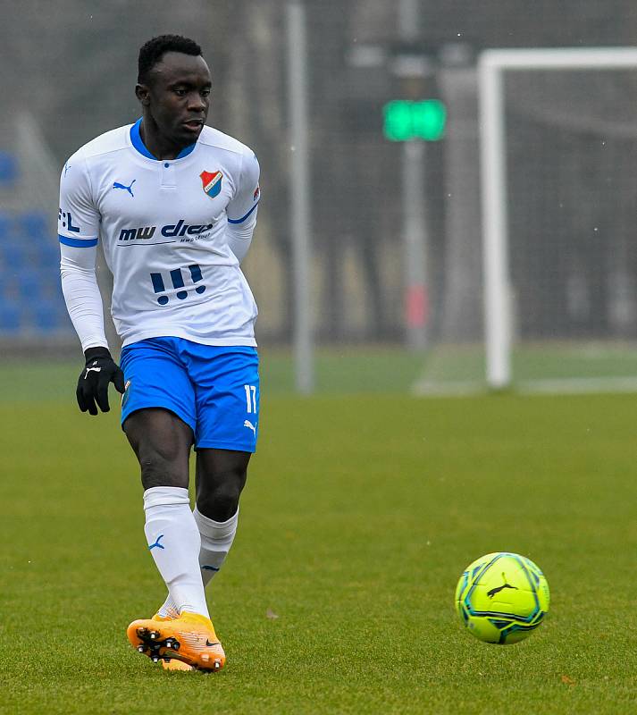 Fotbalisté Baníku Ostrava prohráli přípravné utkání s druholigovým Prostějovem 0:1. (6. ledna 2021, Ostrava). Na snímku gambijský obránce Muhammed Sanneh.