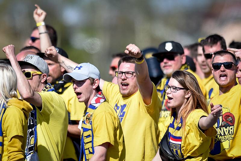 Příjezd fanoušků Slezský FC Opava do Ostravy, 21. dubna 2019 zápas 29. kola první fotbalové ligy s FC Baník Ostrava.