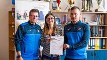 Slavnostní předání certifikátu (DofE) mládežnické akademii FC Baník Ostrava na ZŠ J. Šoupala v Ostravě-Porubě.