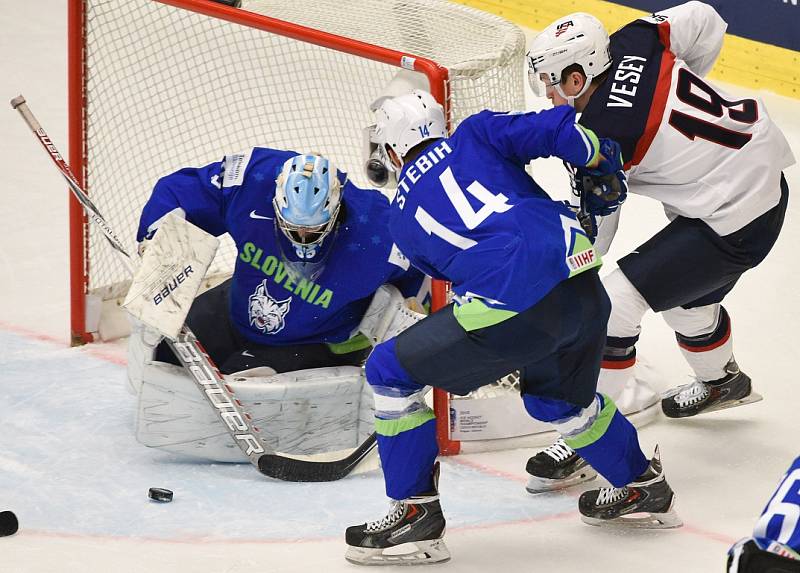 Hokejisté USA porazili na mistrovství světa v Ostravě Slovinsko 3:1.  