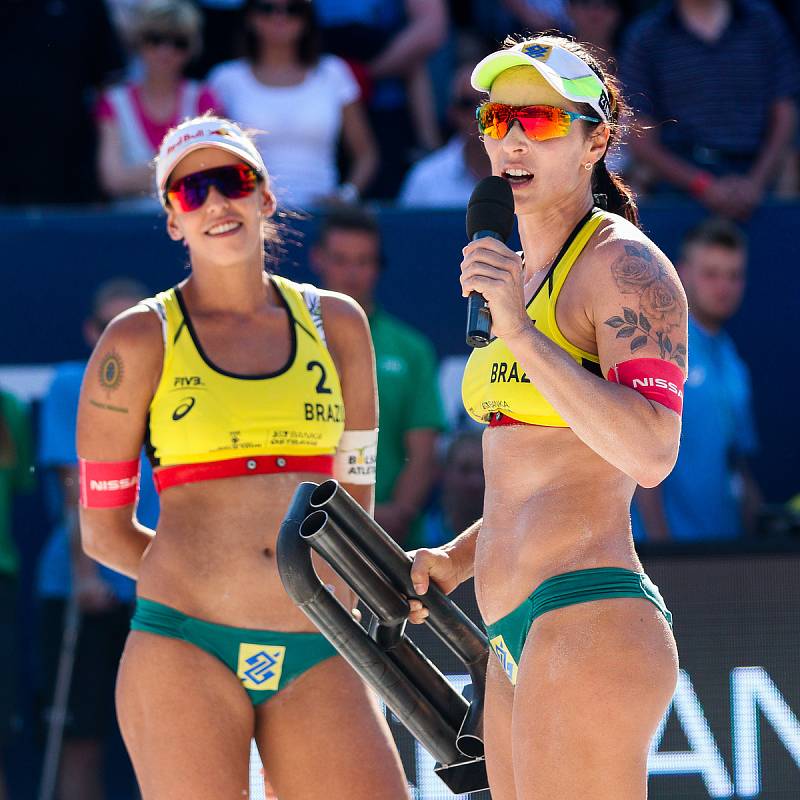 Finále ženy: Agatha Bednarczuk (BRA), Eduarda Santos Lisboa Duda (BRA) - Ana Patricia Silva Ramos (BRA), Rebecca Cavalcanti Barbosa Silva (BRA). FIVB Světové série v plážovém volejbalu J&T Banka Ostrava Beach Open, 2. června 2019 v Ostravě. Na snímku (zle