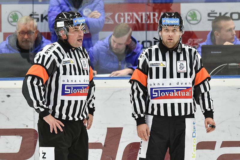 Utkání 4. kola hokejové extraligy: HC Vítkovice Ridera - HC Škoda Plzeň, 23. září 2018 v Ostravě. Na snímku hlavní rozhodčí.