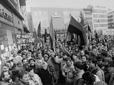 Demonstrace na náměstí Lidových milicí (dnes Masarykovo) v Ostravě po 17. listopadu 1989 se nesly v duchu touhy po svobodě a proti vládě jedné strany.
