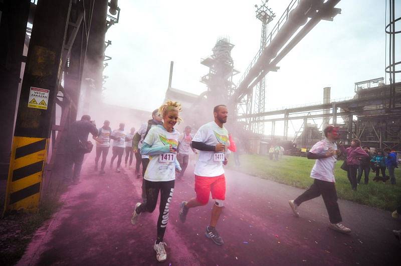 Bezmála tři tisíce lidí se zúčastnilo prvního ostravského ročníku světově známé akce Rainbow run – duhový běh, který se v sobotu konal v Dolní oblasti Vítkovic.