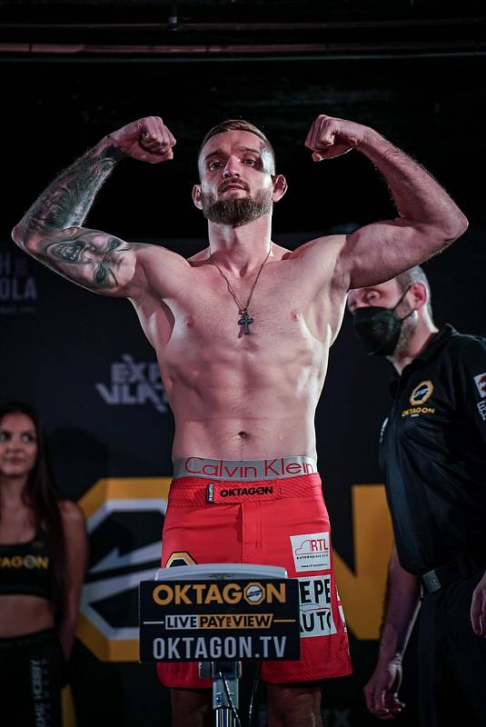 Oficiální vážení před turnajem MMA Oktagon 29 v Brně.