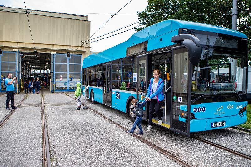 Den ostravských dopraváků, připomínka výročí 125 let městské hromadné dopravy v Ostravě a 70 let od vzniku ostravského dopravního podniku v Ostravě.