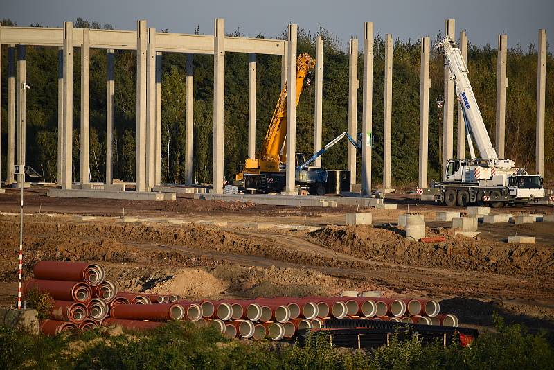 V těchto místech v Ostravě-Hrušově vzniká další obří logistické centrum.