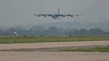 Přílet bombardérů B-52H Stratofortress a nadzvukového "stealth" B-1B Lancer na ostravské letiště Leoše Janáčka v Mošnově.