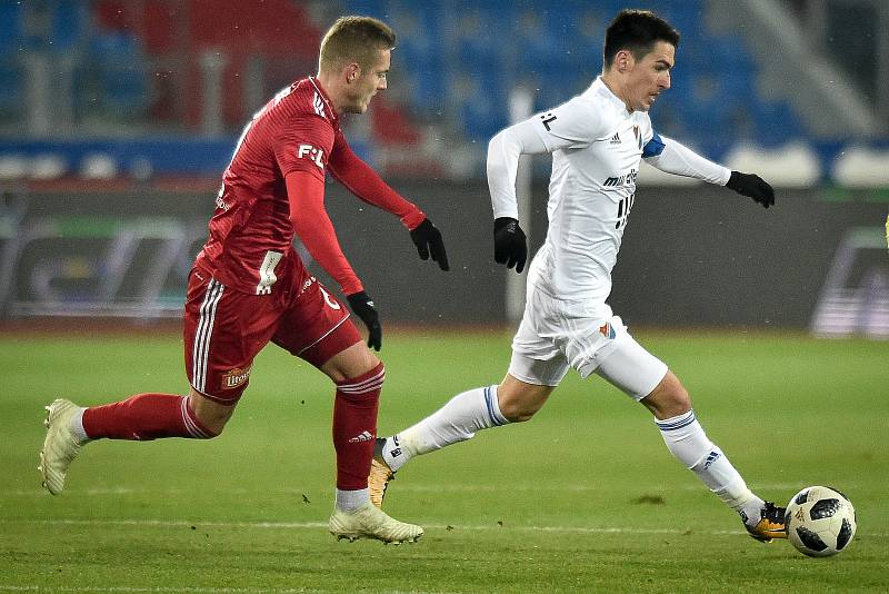 Utkání 19. kola první fotbalové ligy: Baník Ostrava - Sigma Olomouc, 14. prosince 2018 v Ostravě. Na snímku (zleva) David Houska a Robert Hrubý.