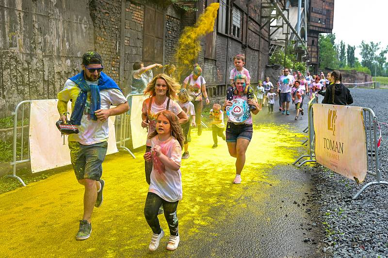 Duhový běh  a festival v Dolní oblasti Vítkovice Rainbow run & Rainbow fest Ostrava, sobota 4. června 2022.