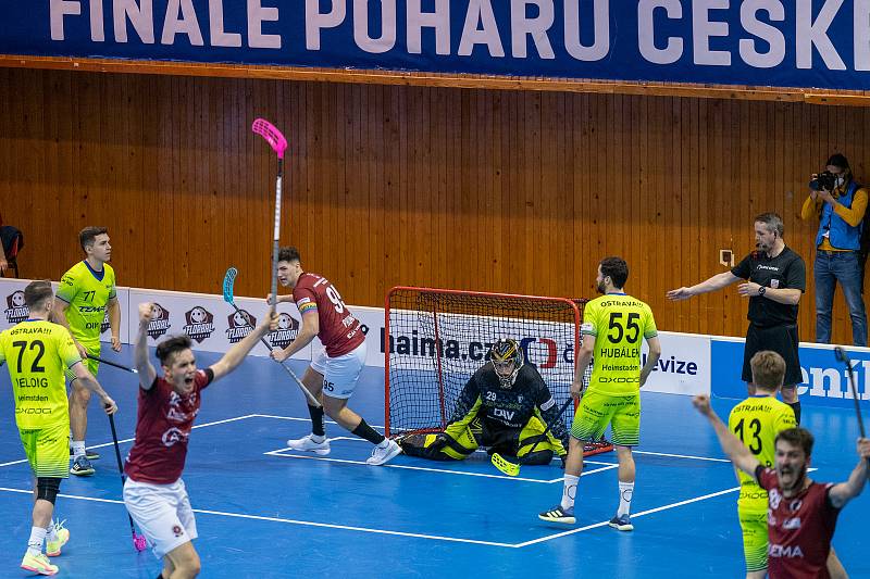 Florbalové Vítkovice si z Chomutova odváží double, protože muži z 1.FC Tempish Vítkovice porazili ve finále Poháru českého florbalu tým Acema Sparta Praha 6:4.