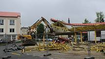 Demolice staré tržnice na Černé louce, 16. května v Ostravě.