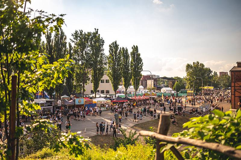 Největší festival taneční hudby v srdci Evropy Beats For Love. 2. července 2022 v Ostravě - Dolní oblasti Vítkovic.