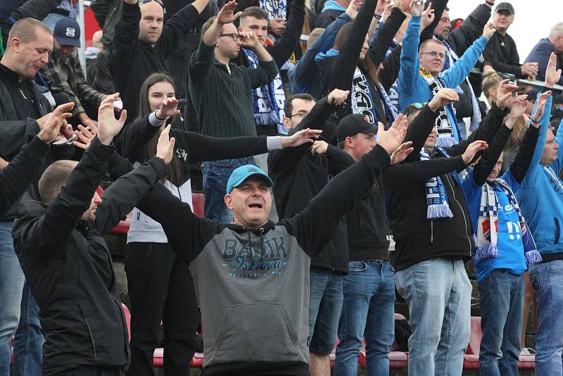 MOL Cup, 2. kolo, SK HS Kroměříž (červenobílé dresy) - FC Baník Ostrava, 21. září 2022.