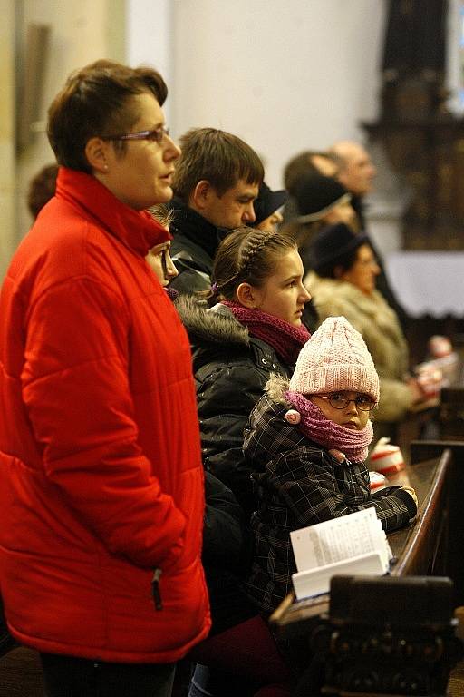 Ať už v kostele, nebo zoo. Ostravané se během vánočních svátcích nenudili. Někteří vyrazili i na Lysou horu.