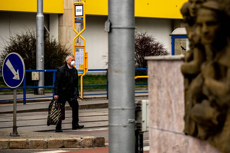 OSTRAVA: V centru města se zastavil čas. Roušky měli všichni