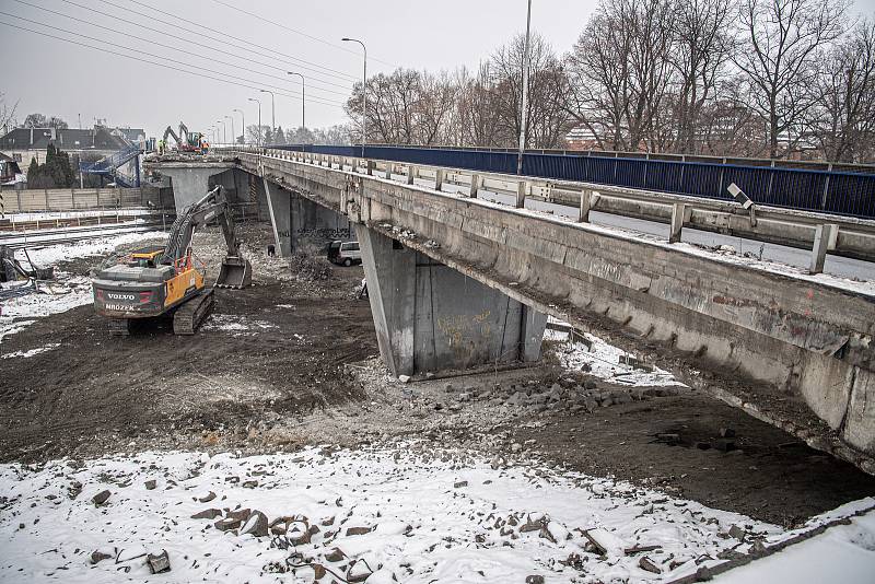 Demolice mostů přes Rudnou ulici, 25. ledna 2022 v Ostravě.