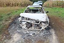 Ukradená auta, která skončila v plamenech.
