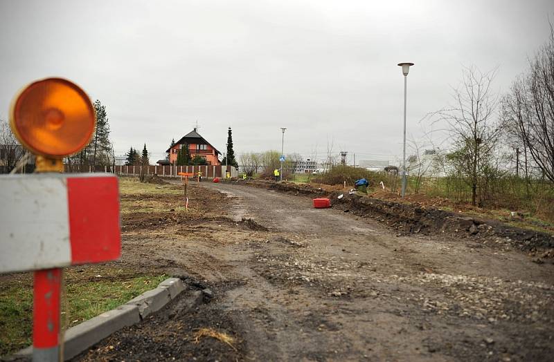 Za Základní školou Františka Formana na Dubině začaly v těchto dnech přípravné práce na stavbě výjezdového centra Ostrava-Jih.