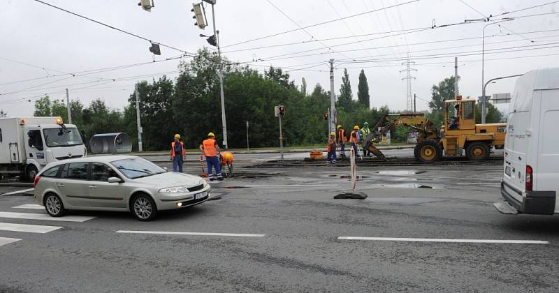 Frekventovaná křižovatka u vodárny. 