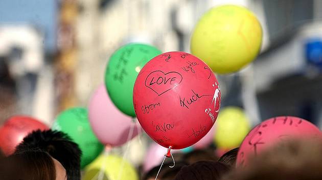 OBRAZEM: Balonky vzlétly z náměstí - Moravskoslezský deník