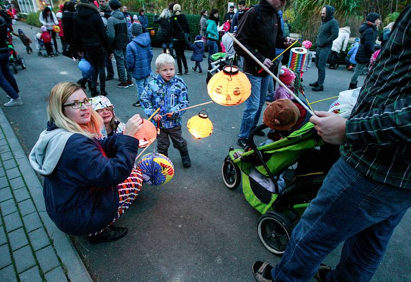 Halloweenský lampionový průvod v ZOO v Ostravě.