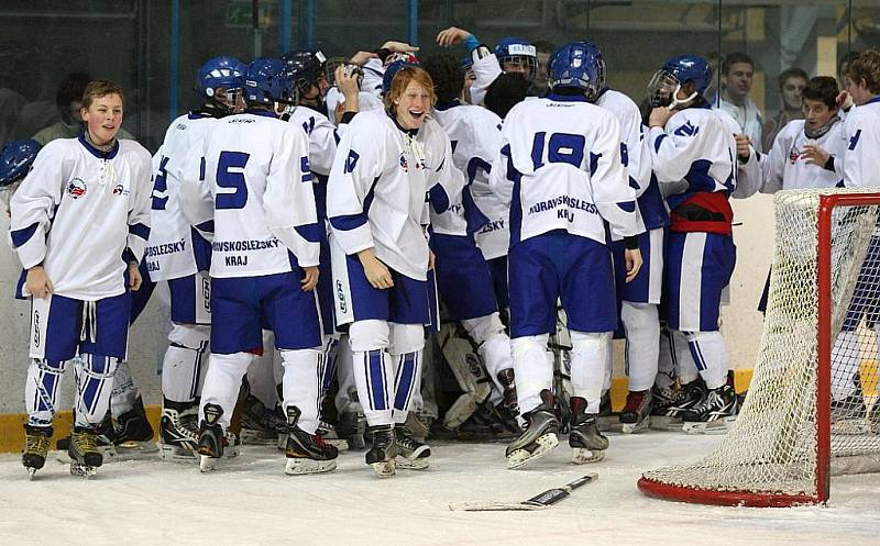 Olympiáda dětí a mládeže, která včera vyvrcholila v Ostravě finálovým zápasem v ledním hokeji a slavnostním zakončením, je minulostí.