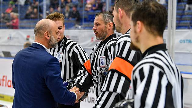 Zápasy na mezinárodním turnaji v para hokeji IPH Cup 2023 v Ostravě poprvé řídili na ledě čtyři rozhodčí. Fotogalerie je z finále USA - Kanada 4:1 a duelu o bronz Česko - IPH tým (Německo, Itálie) 2:1.