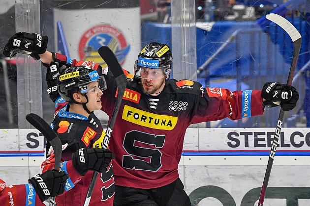 18. kolo hokejové extraligy: HC HC Vítkovice Ridera - HC Sparta Praha, 4. listopadu 2022 v Ostravě. (vpravo) Jan Buchtele ze Sparty.