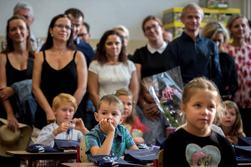 První školní den prvňáčků ZŠ gen. Z. Škarvady v Ostravě-Porubě, pondělí 3. zaří 2018.