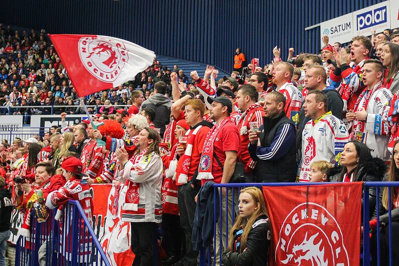 Čtvrtfinále play off hokejové extraligy - 3. zápas: HC Vítkovice Ridera - HC Oceláři Třinec, 24. března 2019 v Ostravě. Na snímku fanoušci Třince.