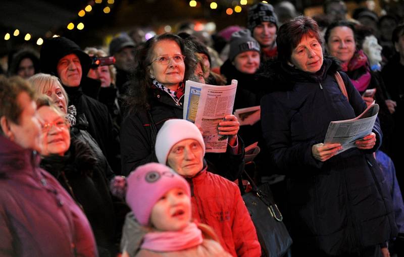 Akce Česko zpívá koledy v Ostravě na Masarykově náměstí.