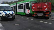 Nehoda tramvaje před Krajským úřadem v Ostravě.