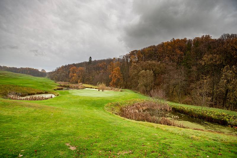 Stavba čtvrtstoletí, 12. listopadu 2019 v Ropici. Golfový areál Ropice.