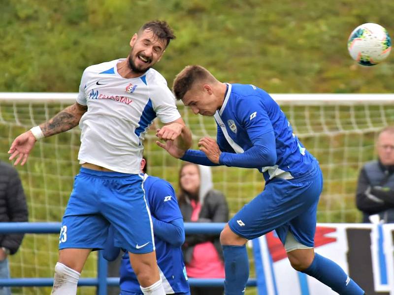 I sedmé utkání na domácím trávníku fotbalisté Blanska (bílé dresy) vyhráli. Ve 12. kole Moravskoslezské ligy porazili MFK Frýdek-Místek 1:0. Foto: Josef Kratochvíl