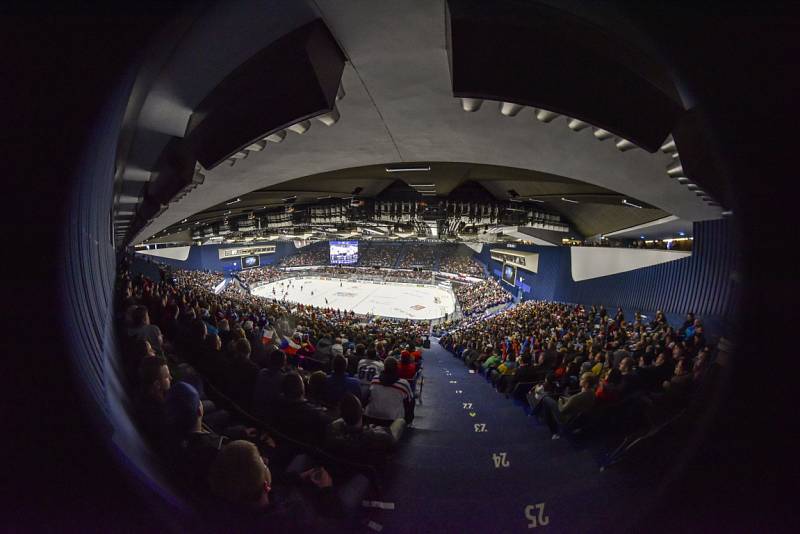 Fanoušci v Ostravě tleskali, byť čeští hokejisté prohráli s Ruskem v druhém z dvojice utkání Euro Hockey Tour 2:4. Ve vzájemných duelech se sbornou si připsali po pěti úspěších za sebou první prohru. 