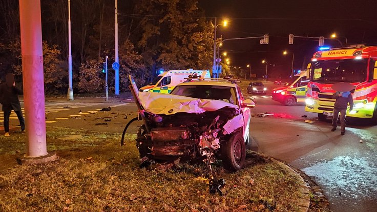 Dopravní nehoda, Ostrava, 17. listopadu 2023, zásah hasičů.