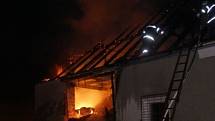 Hasiči na Bruntálsku zachránili obytnou část hořící usedlosti