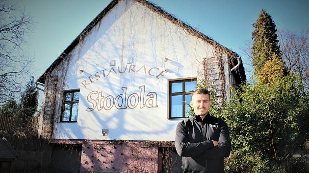 Restaurace Stodola v Ostravě-Hrabové. Na snímku provozní Tomáš Adámek.