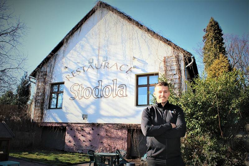 Restaurace Stodola v Ostravě-Hrabové. Na snímku provozní Tomáš Adámek.