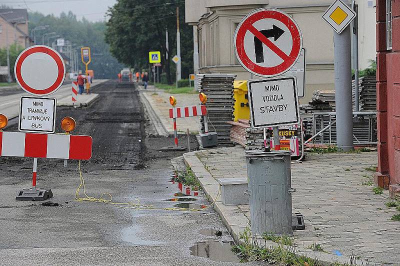 Dopravní omezení na ulici Závodní.