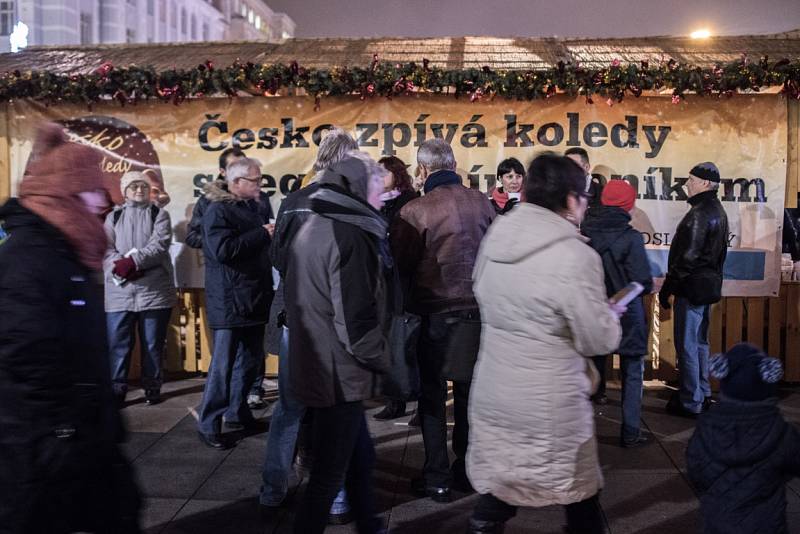 Akce Česko zpívá koledy v Ostravě na Masarykově náměstí.