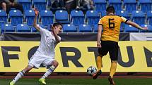 Utkání 28. kola druhé fotbalové ligy (Fortuna národní liga): Baník Ostrava vs. Baník Sokolov, 13. května v Ostravě. (P) Krajačic Domagoj a Martin Sus.